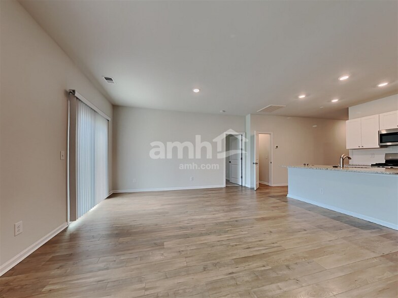 Building Photo - 306 Squire Pope Rd