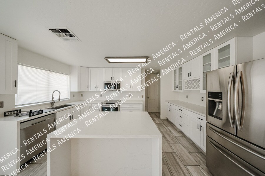 Building Photo - 7315 S 30th Ave