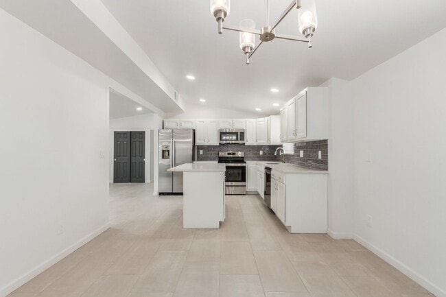 Primary Photo - 2110 N Highland Ave