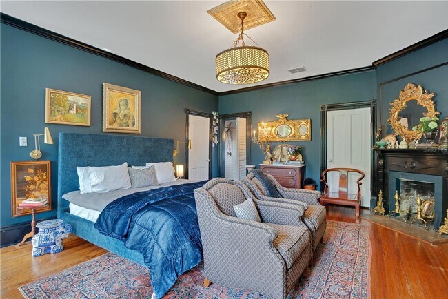 Building Photo - Queen Anne Victorian Estate