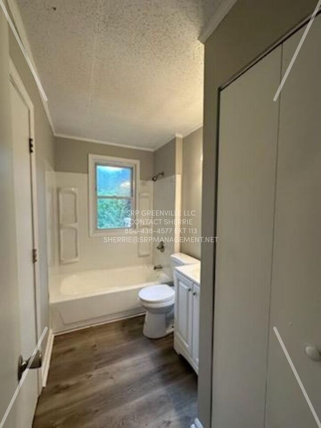 Building Photo - NEWLY RENOVATED HOME!!! 3 BEDROOM 2 BATH H...