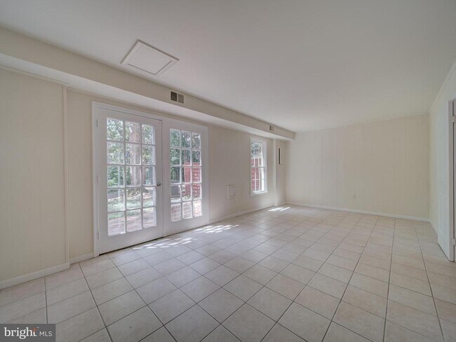 Building Photo - 13186 Putnam Cir