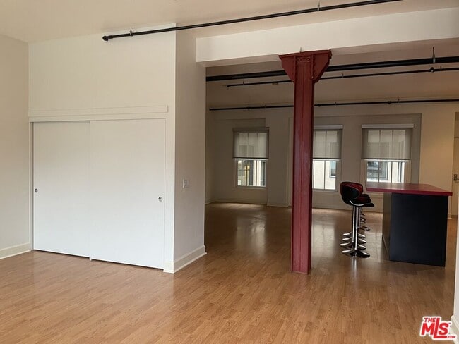 Building Photo - 253 S Broadway