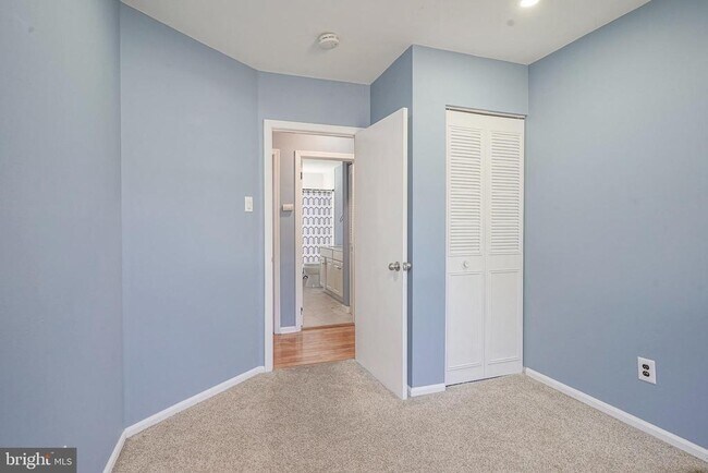 Building Photo - 1600 Holly Pkwy