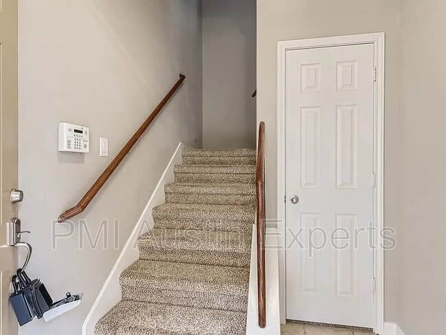 Building Photo - 3101 Davis Ln