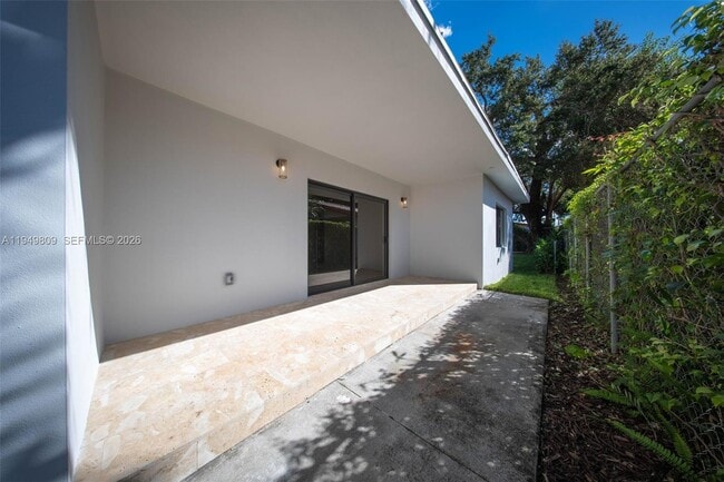 Building Photo - 2625 SW 32nd Ct