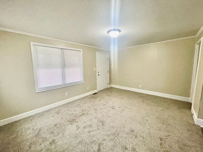 Building Photo - This adorable  2 Bedroom 1 bath home on Glenwood Drive