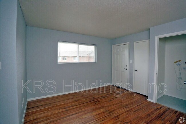 Building Photo - 929 41st St