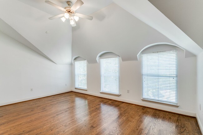 Building Photo - Easy walking distance to SMU campus!