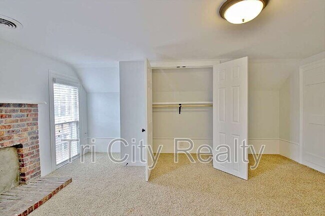 Building Photo - 115 Church Aly