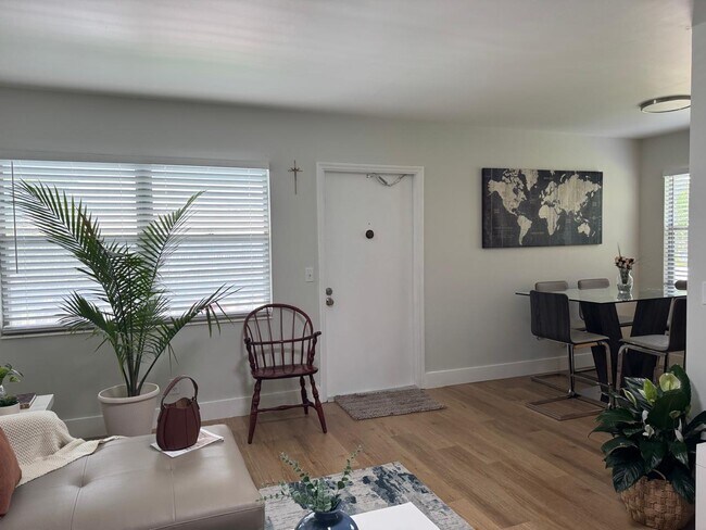 Building Photo - 124 Oakridge H