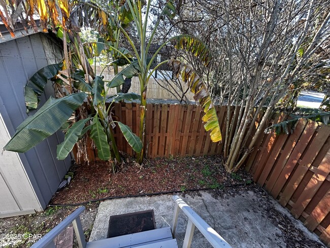 Building Photo - 1005 11th Ct