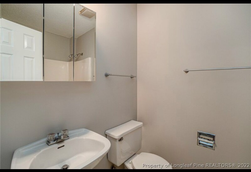 Building Photo - 596 Countrytown Dr