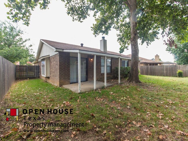 Building Photo - 2929 Beachtree Ln Bedford