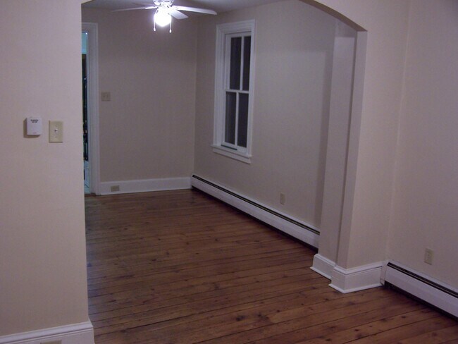 Building Photo - 160 E Penn St