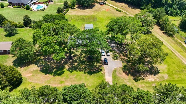 Building Photo - Beautiful 3 Bedroom Home in Central, SC