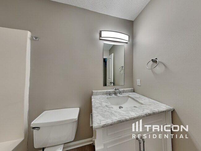 Building Photo - 2379 Moseley Pl SW