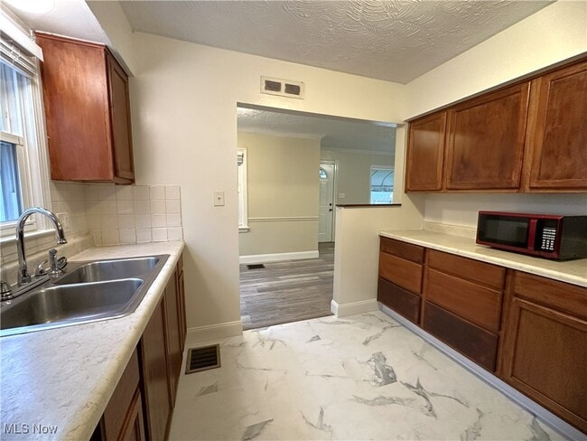 Building Photo - 1381 Dover Ave