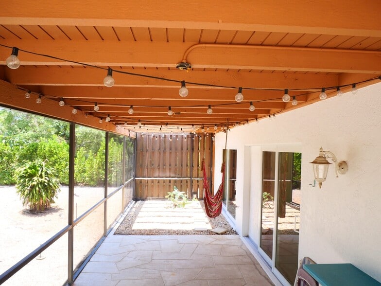 Building Photo - 11092 Orangewood Dr