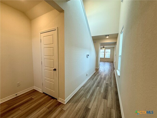 Building Photo - 433 Panther Pass