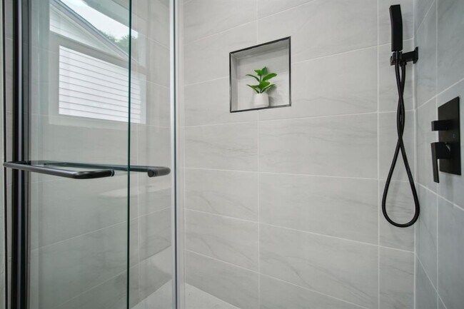 Building Photo - 10219 Rutland Village W