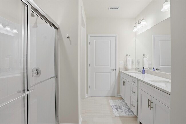 Building Photo - 4 Winslow Ln