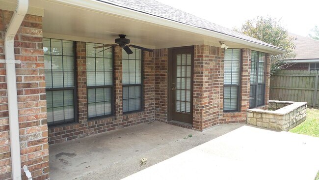 Building Photo - 1305 Remington Ct