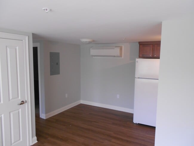 Primary Photo - 58 Center St
