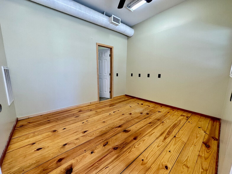 Bedroom - 5249 Jones Rd