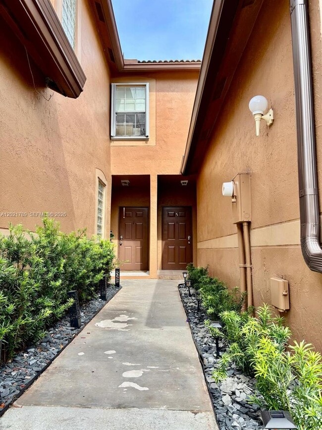 Building Photo - 1498 Barcelona Way