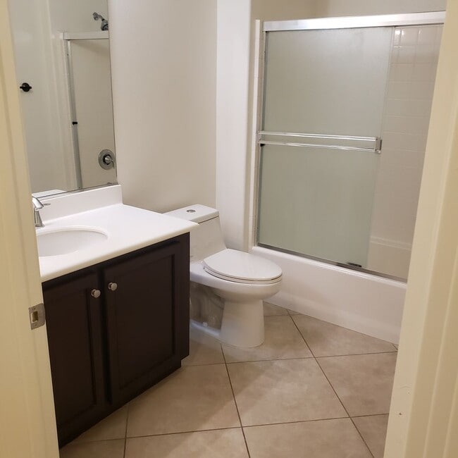 Building Photo - Awesome Home Awesome area 2bed w/ bonus ro...