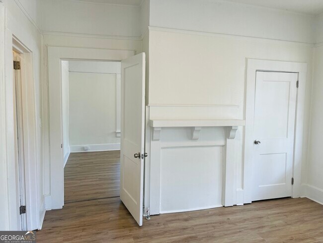 Building Photo - 410 Alford St