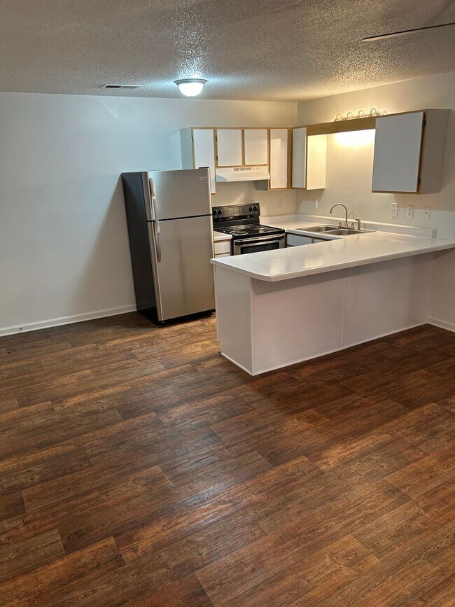 Building Photo - Enjoy the Holidays in Your New Home!