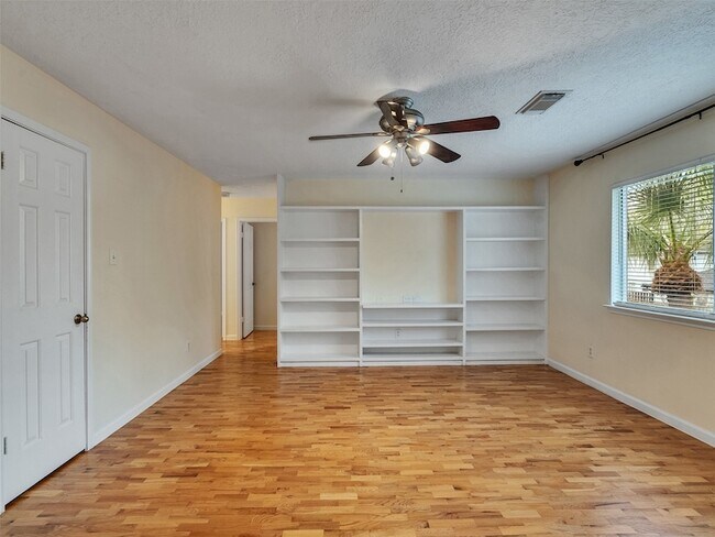 Building Photo - 1814 Oak Valley Dr