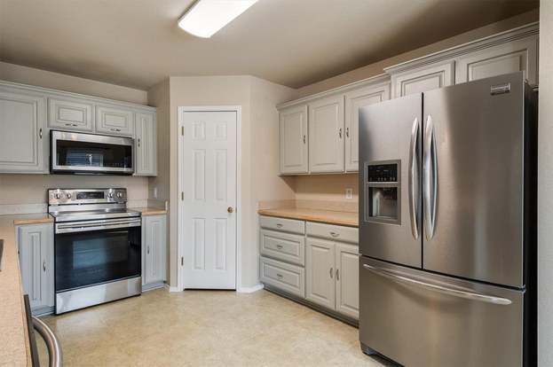 Building Photo - 706 Lakeview Dr