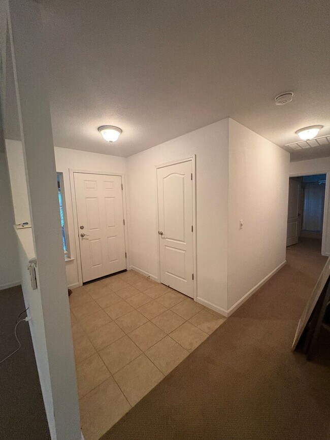 Building Photo - Beautiful, Loved, 3 bed-2 ba Mountain Home