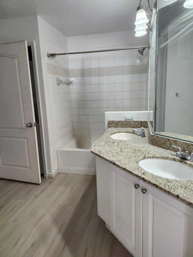 Building Photo - 11016 Legacy Dr
