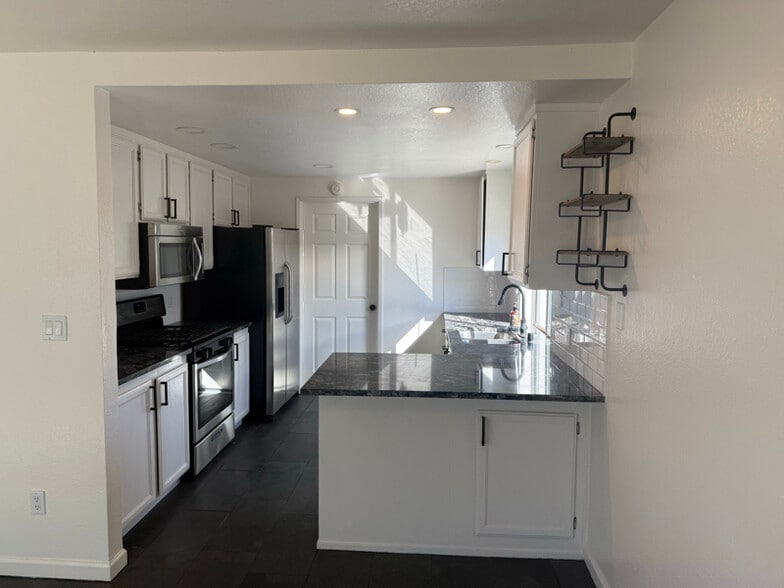 Building Photo - 4981 Dawson Dr