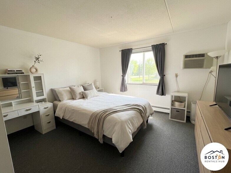 Building Photo - 74 Gardner St