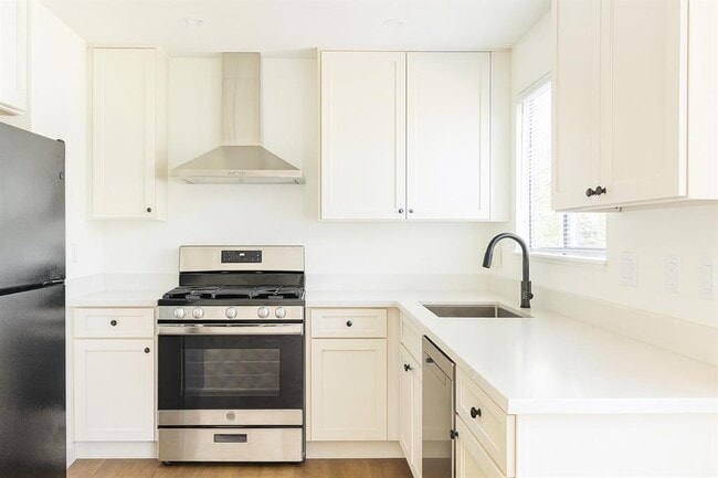 Building Photo - 1700 Garden Villa Dr