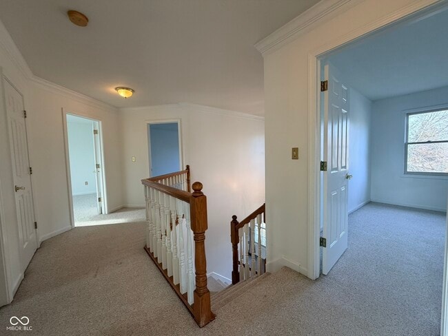 Building Photo - 1351 Woodpond N Roundabout