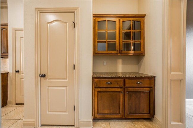 Building Photo - 3778 Prince Philipe St