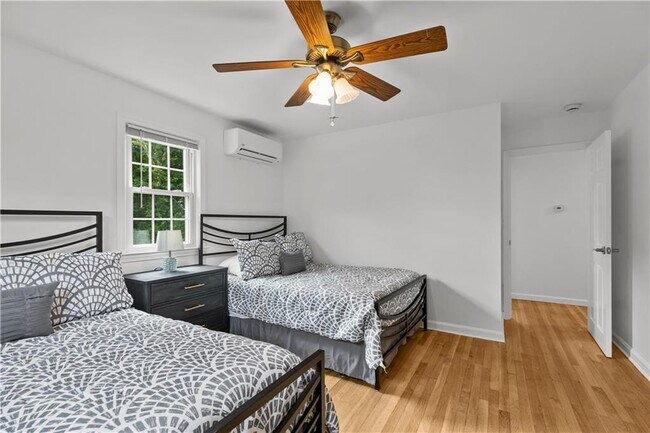 Building Photo - 12 Granada Ter