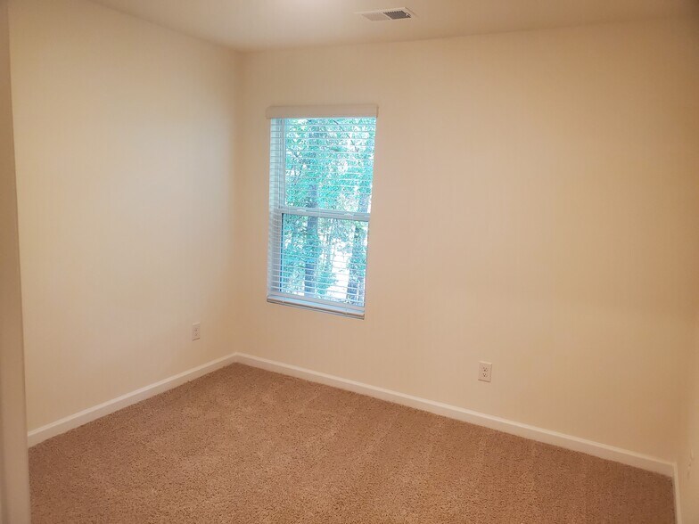 Guest Bedroom 1 - 4277 Arcadia Dr