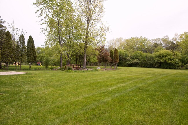 Building Photo - 10234 N La Cresta Dr