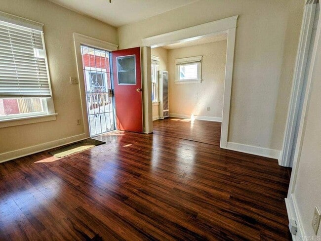 Building Photo - 517 24th St