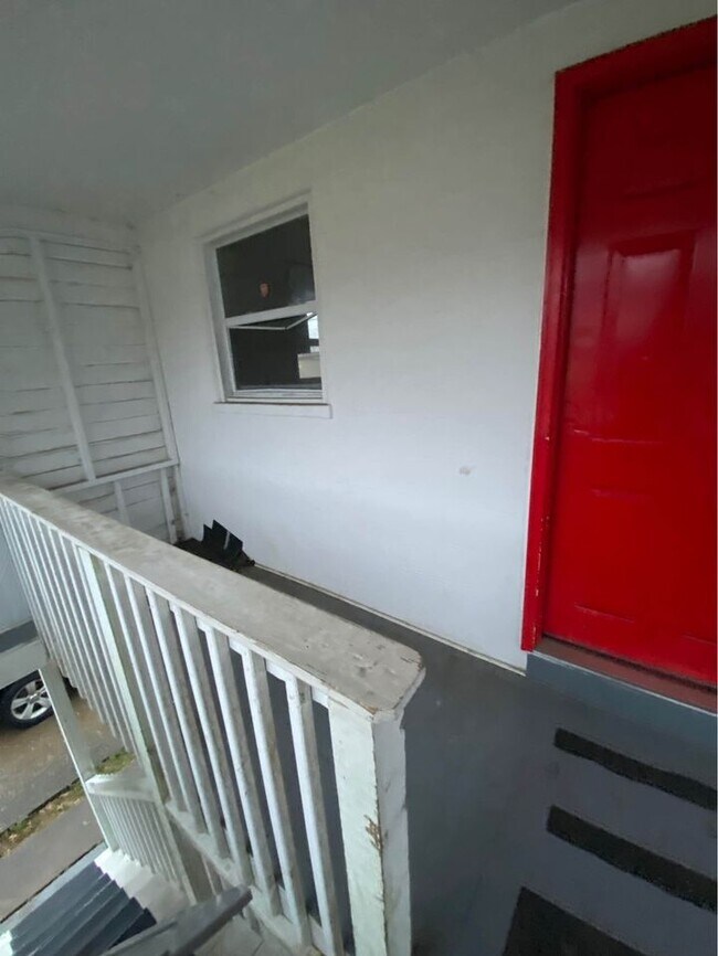 Building Photo - 2138 9th Ave