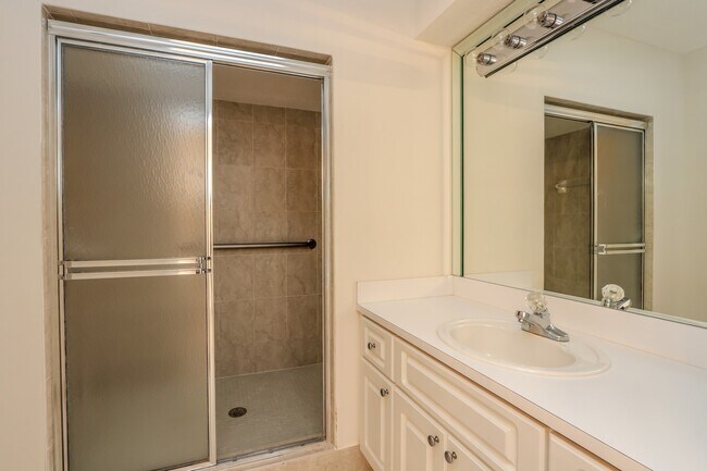 Building Photo - 4145 SW 84th Ct