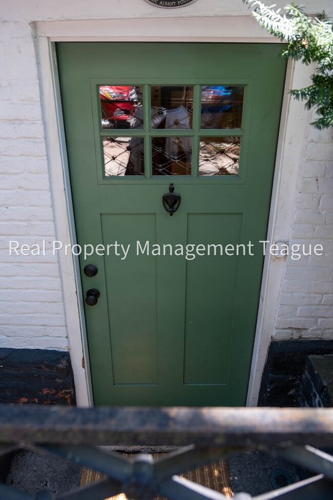 Building Photo - Beautiful Brownstone !