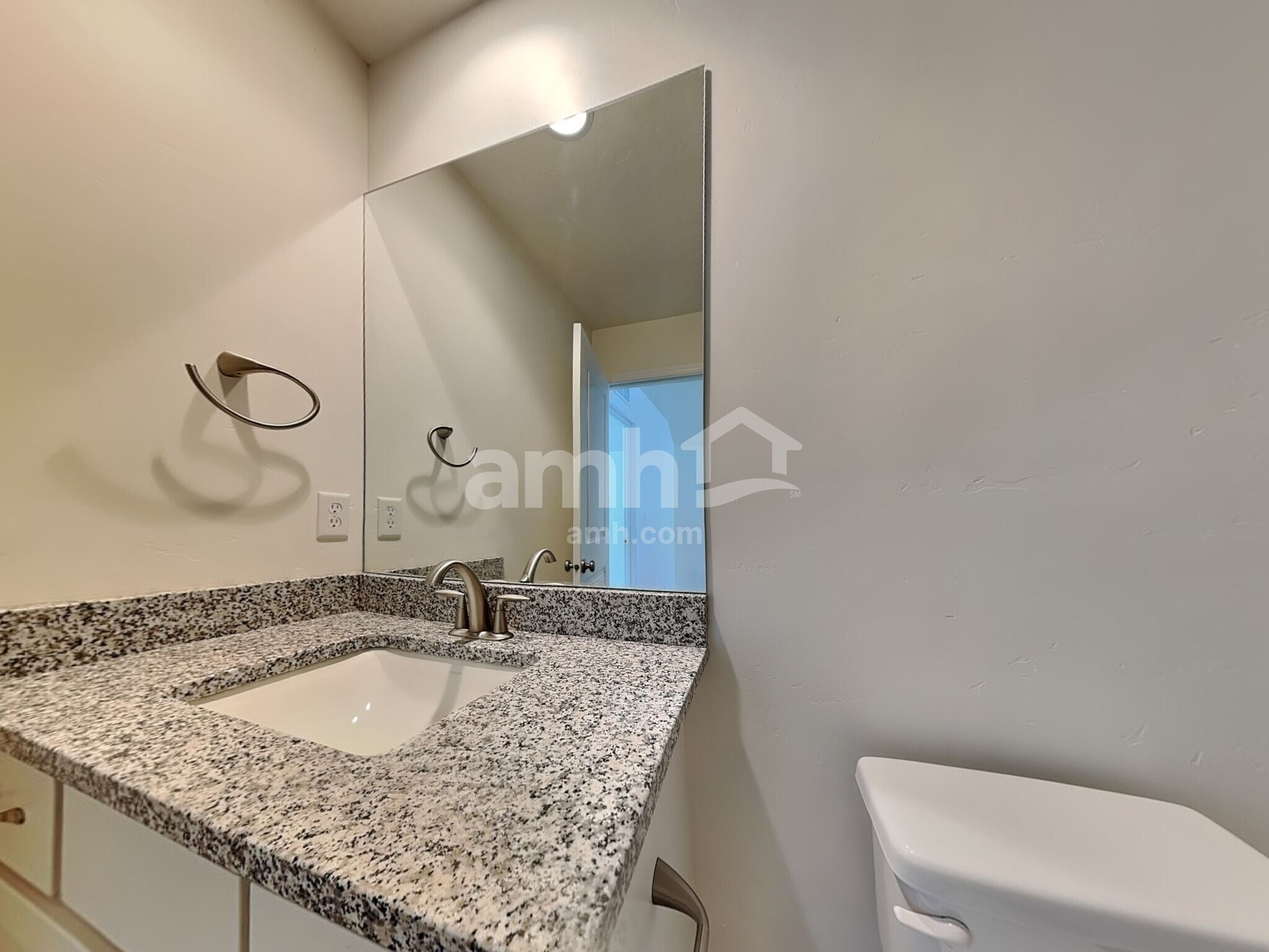 Building Photo - 3492 S Bartlett Ave